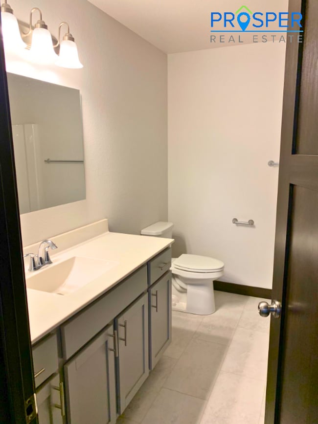 Building Photo - TH341X