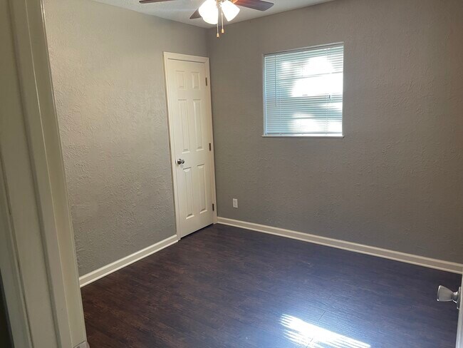 Dormitorio - 120 Matthews Ln