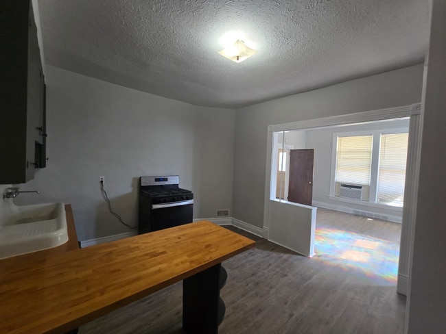 Foto del edificio - 3524 Cass St