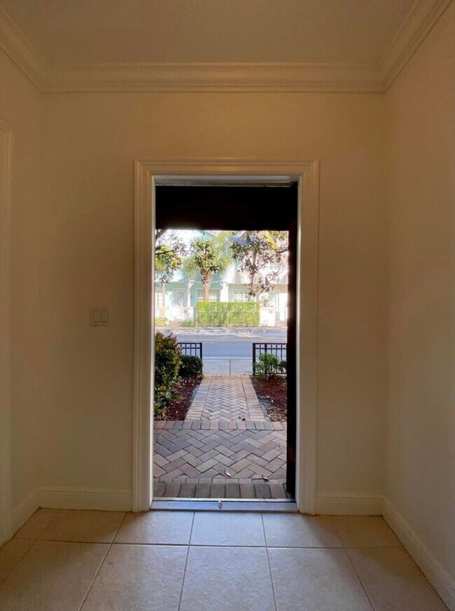 Building Photo - 530 S Federal Highway 6 Lake Worth Fl 33460