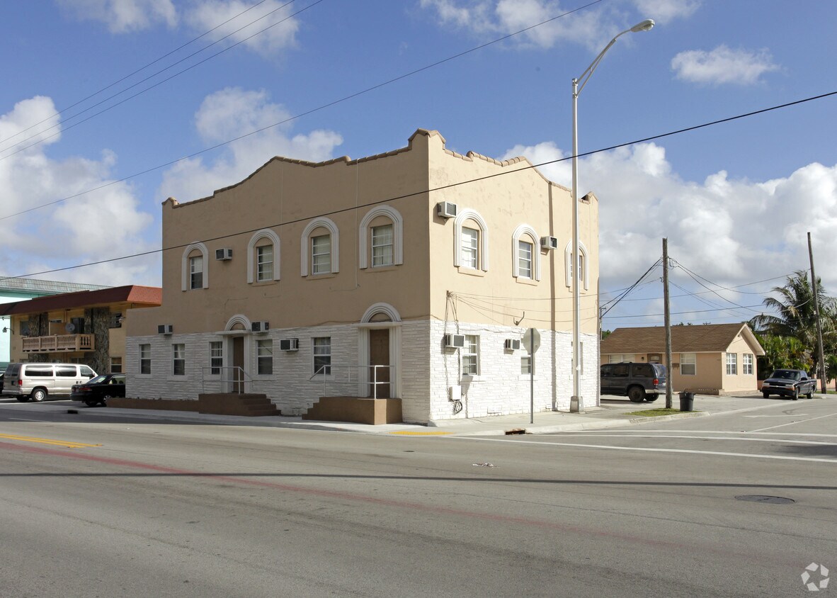Primary Photo - 2701 Flamingo Way