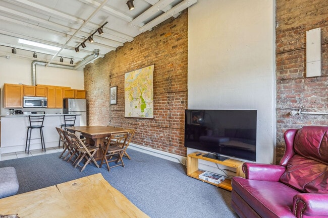 Building Photo - 2078 W 25th St