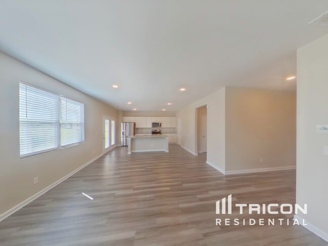 Building Photo - 600 Moorings Ave