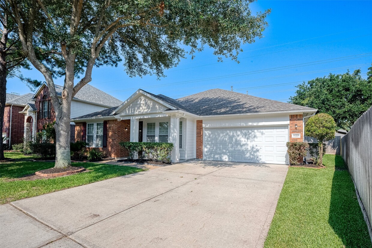 Primary Photo - 11223 Switchgrass Ln