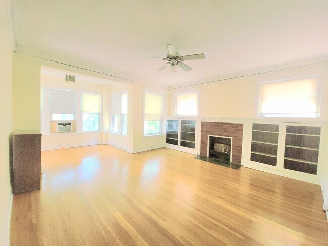 Foto del edificio - 6320 N Lakewood Ave