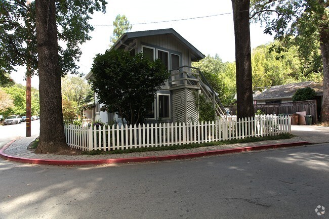 Building Photo - 159-163 Porteous Ave