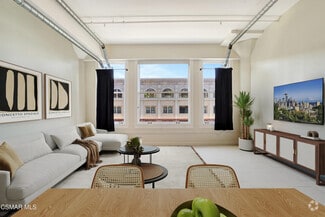 Building Photo - 939 S Broadway