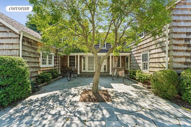 Building Photo - 20 Quogue St