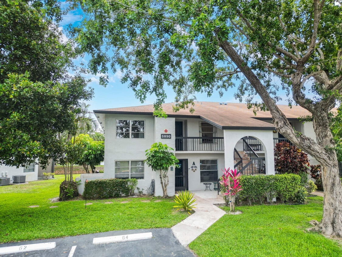Primary Photo - 5890 Sugar Palm Ct