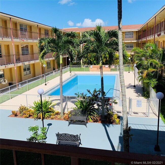 Foto del edificio - 3881 W Flagler St