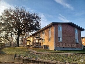 Building Photo - 5010 NW Kalivas Cir