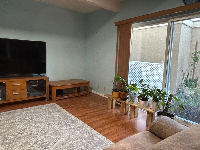 Building Photo - 5249 Village Circle Dr