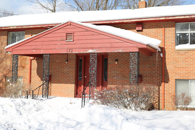 Building Photo - 170-172 Stonewood Park