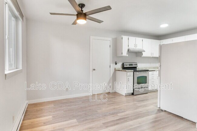 Foto del edificio - 1099 Woolsey Dr