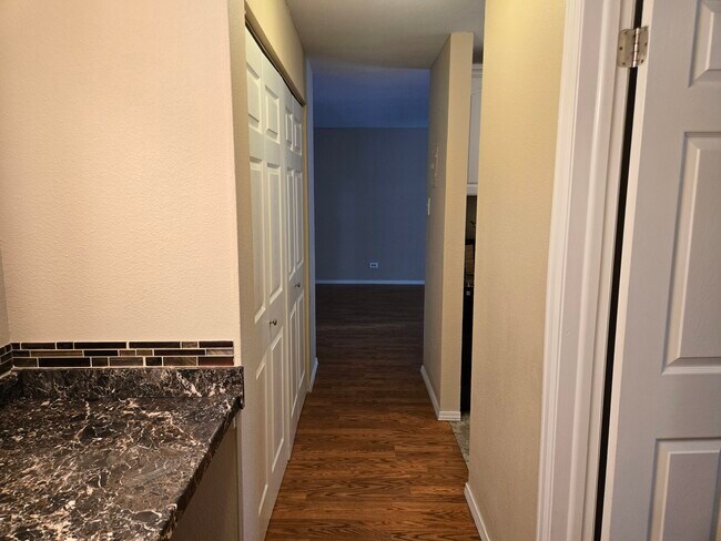 Foto del edificio - 2325 S Linden Ct