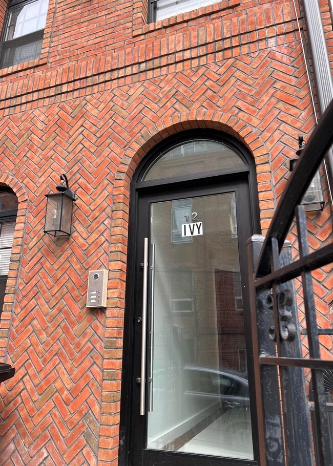 Foto del edificio - 12 Ivy Pl