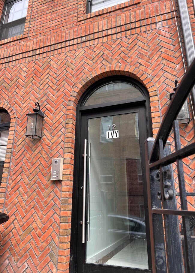 Foto del edificio - 12 Ivy Pl