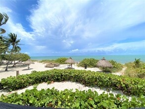 Building Photo - 1121 Crandon Blvd