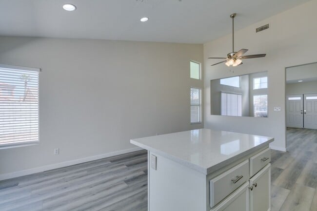 Building Photo - Stunning 3-Bedroom, 2-Bath Home in North L...
