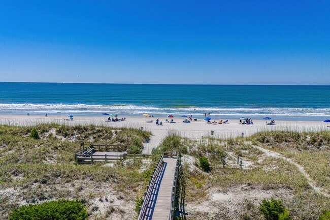 Foto del edificio - Coastal Living at its Best: Charming 3-Bedroom Near the Beach