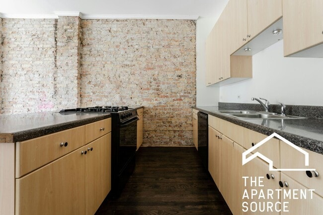 Photo - 2833 W Medill Ave Townhome