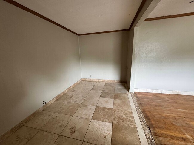 Building Photo - 360 Virtual Tour Available