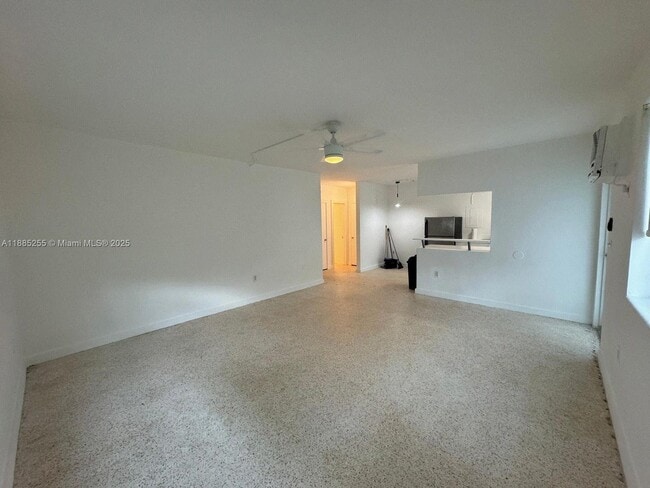 Building Photo - 1385 NE 105th St
