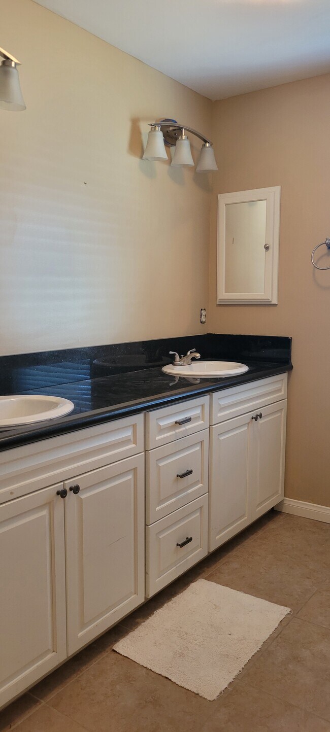 Foto del edificio - 2438 Gum Tree Ln
