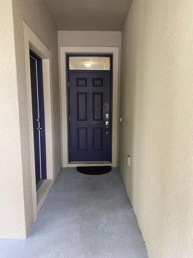 Foto del edificio - 13173 Royal Pines Ave