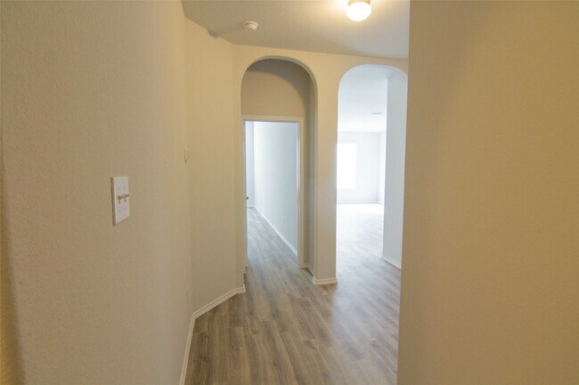 Foto del edificio - 18614 Queesborough Creek Rd