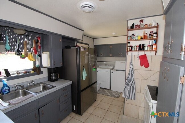 Foto del edificio - 2706 Live Oak Dr