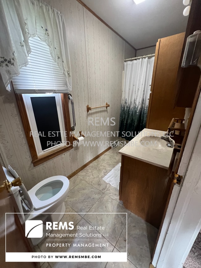 Building Photo - 120 13th St