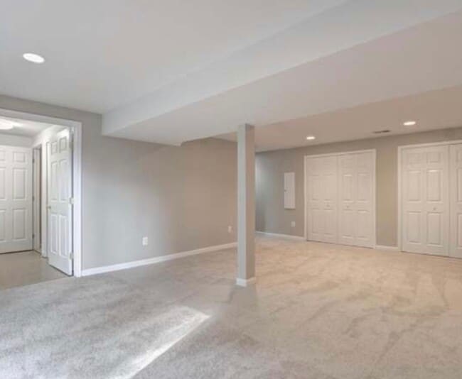 Building Photo - 9374 Tartan View Dr