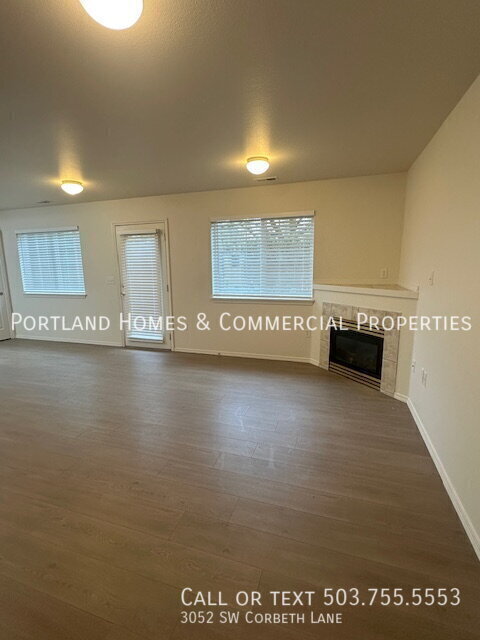 Building Photo - Spacious 3- bedroom Rowhouse