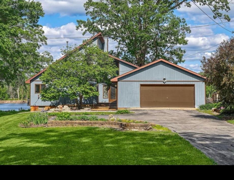 View from street - 218 Shore Acres Rd