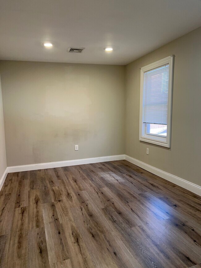 bedroom 1 - 572 Main St
