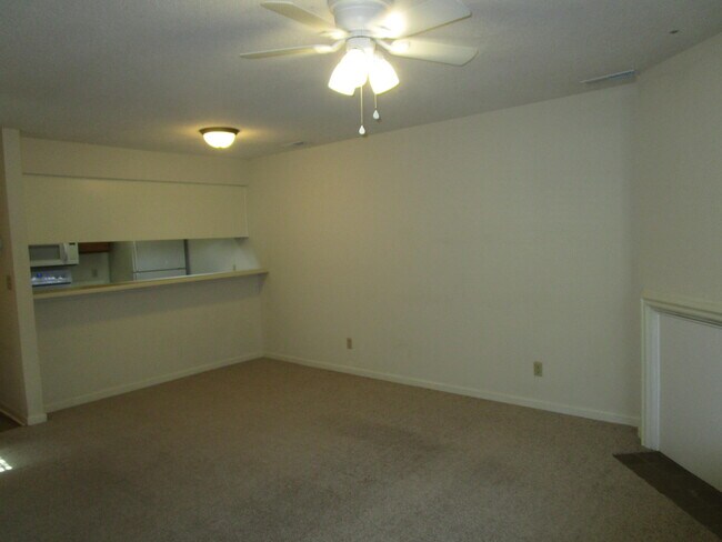 Building Photo - 690 Archdale Dr