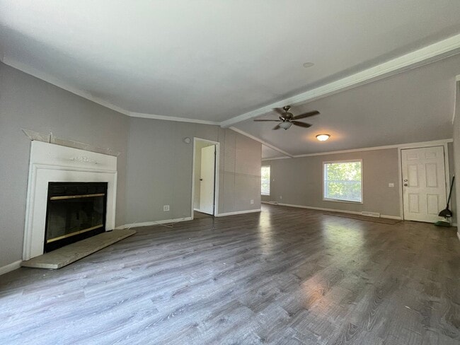 Building Photo - 3 Bedroom 2 Full Bath Home In Valpo