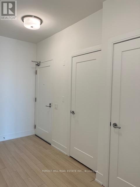 Photo du bâtiment - 310 Tweedsmuir Ave