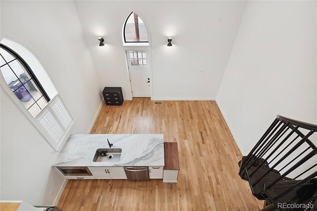 Building Photo - 475 Galapago St