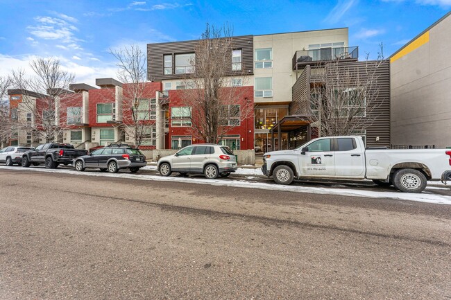 Foto del edificio - 2 Bed, 2 Bath in Jefferson Park!