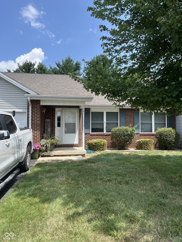 Primary Photo - 304-306 Brookside Pl