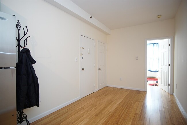 Building Photo - 403 Monroe St