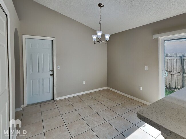 Foto del edificio - 5704 English Oak Dr S