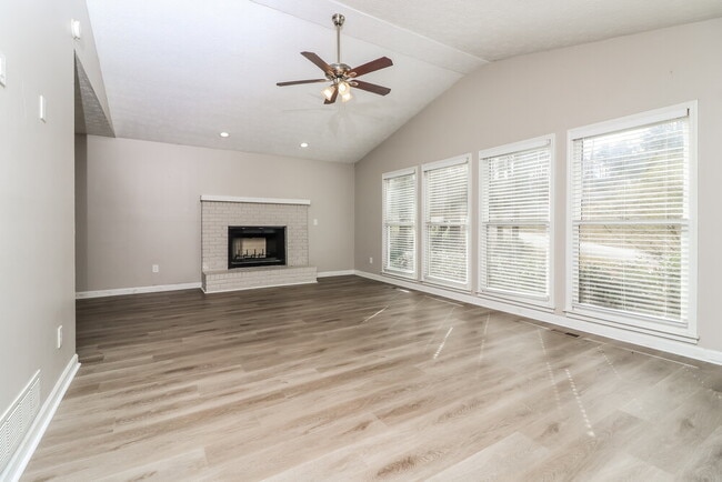 Building Photo - 700 Gregory Manor Dr SW