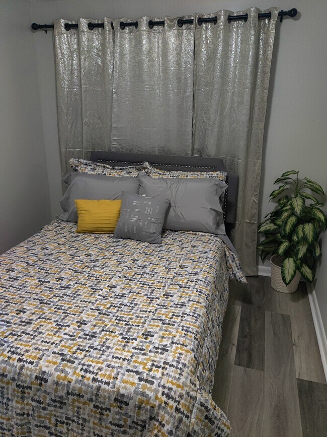 Bedroom 3 - 6912 Lyster Cir N