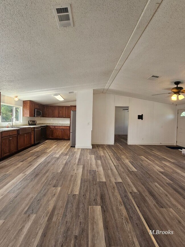 Building Photo - No carpet in this beautiful double wide home