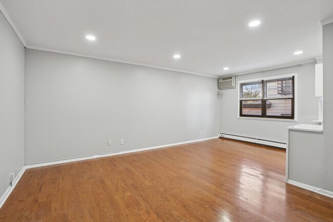 Foto del edificio - 56-58-58 68th St