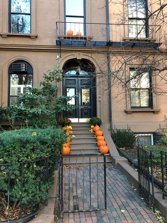 Building Photo - 103 Beacon St
