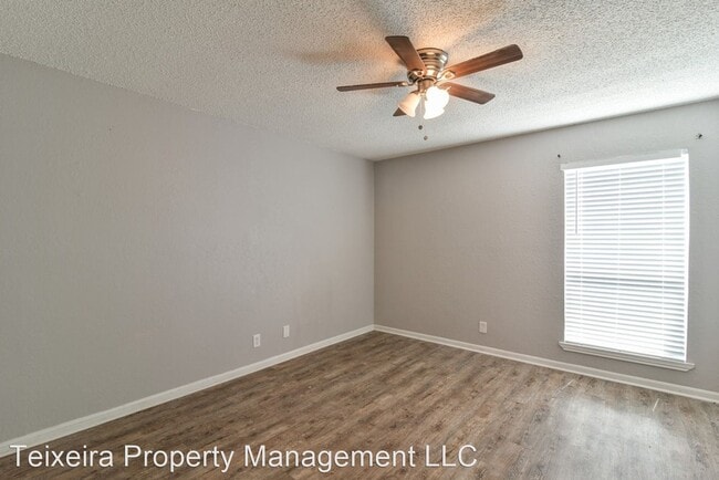Building Photo - 2 br, 1 bath House - 1906 Emerald Pl #1214